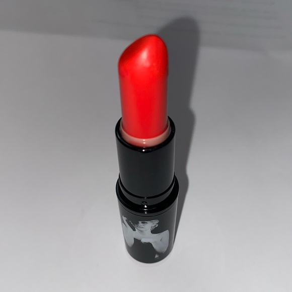 MAC Limited Edition lipstick in Scarlet Ibis - Picture 3 of 7